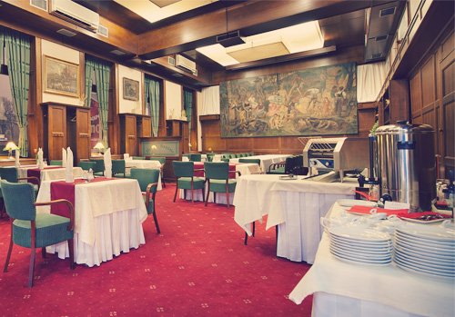 Interiér restaurace Schindler v prvorepublikové podobě
