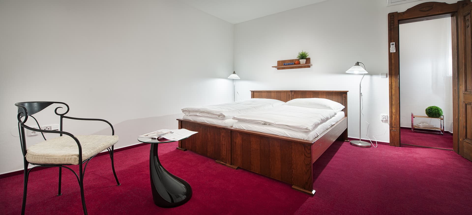 Attic Luxury Suite — Ložnice s výhledem do koupelny