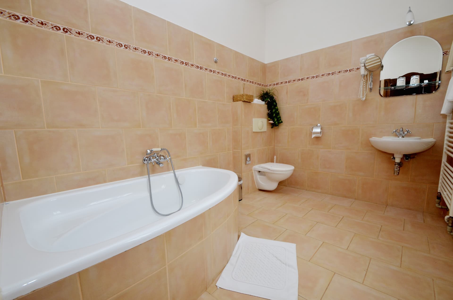 Deluxe Room — Prostorná koupelna s vanou